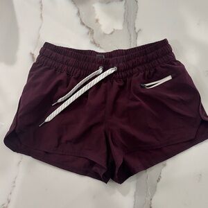 Vuori Maroon Cerise Clementine 2.0 Short 2.5"